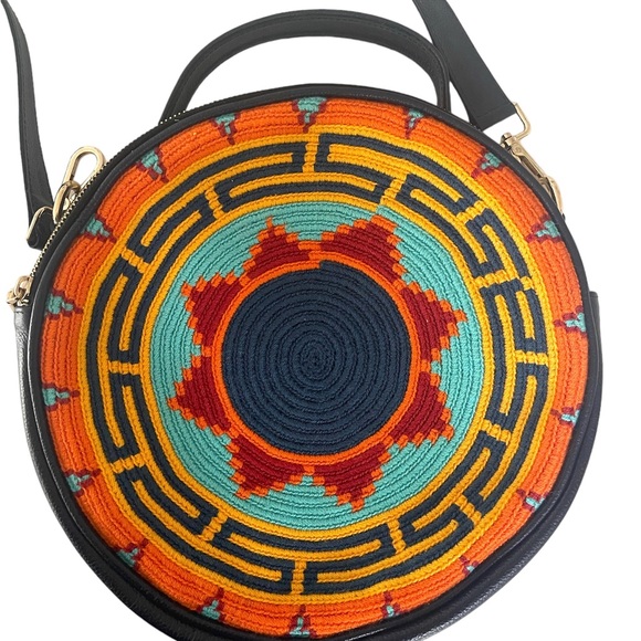 Round messenger, Wayuu Crossbody/ shoulder bag, Adjustable strap. - Picture 4 of 14